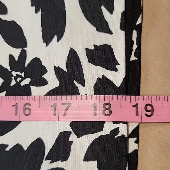 LOFT Size 0P Black & White Floral Pencil Skirt, Excellent, Like New Condition - Picture 6 of 11